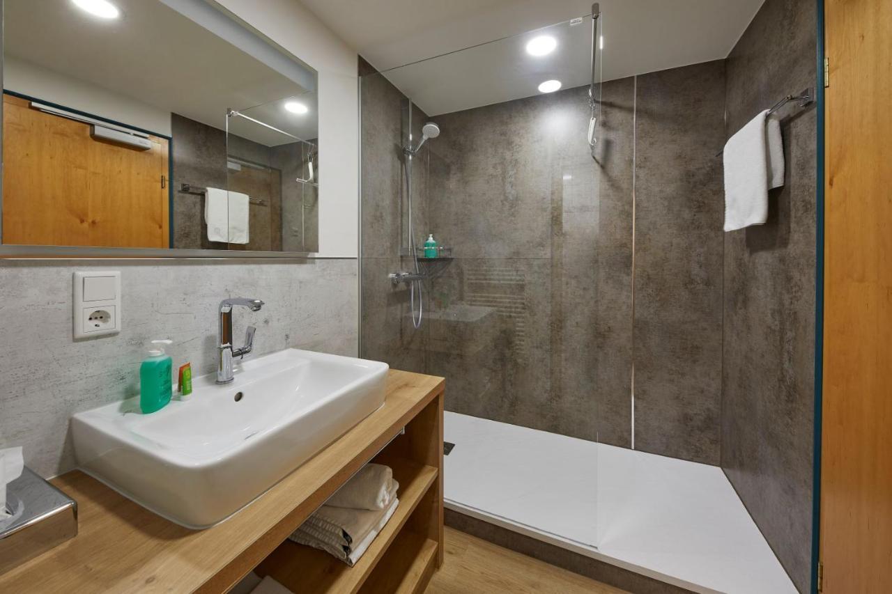 Hotel & Ferienappartements Edelweiss ヴィリンゲン エクステリア 写真