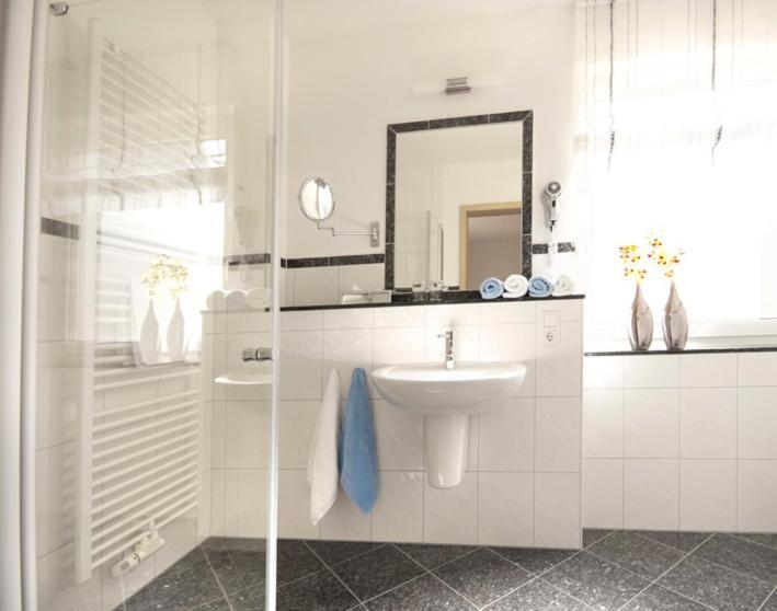 Hotel & Ferienappartements Edelweiss ヴィリンゲン エクステリア 写真