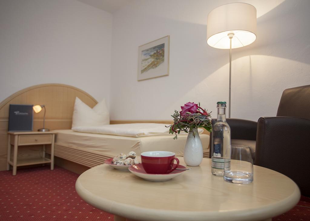 Hotel & Ferienappartements Edelweiss ヴィリンゲン エクステリア 写真