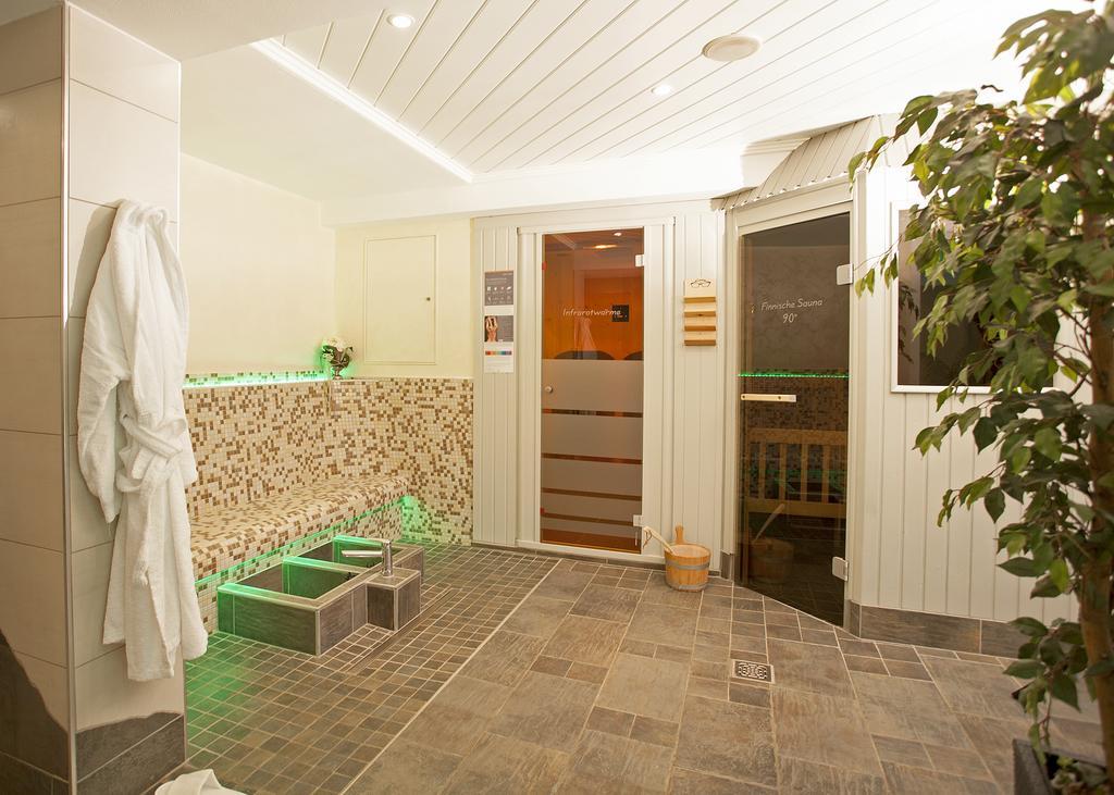 Hotel & Ferienappartements Edelweiss ヴィリンゲン エクステリア 写真