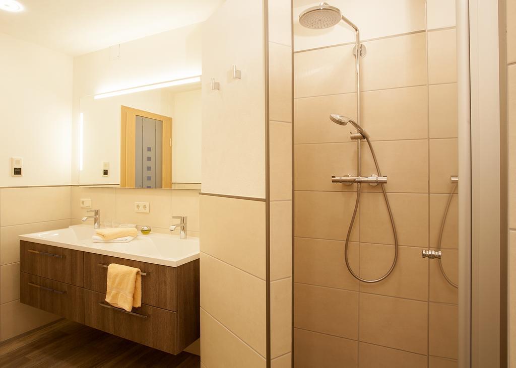 Hotel & Ferienappartements Edelweiss ヴィリンゲン エクステリア 写真