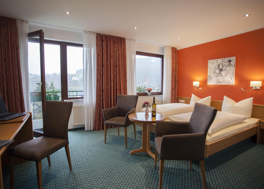 Hotel & Ferienappartements Edelweiss ヴィリンゲン エクステリア 写真