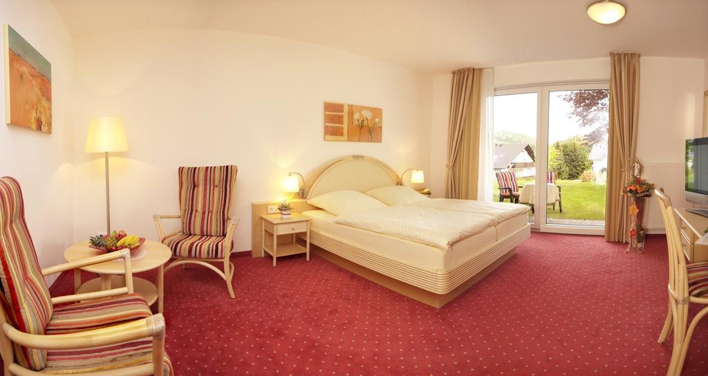 Hotel & Ferienappartements Edelweiss ヴィリンゲン エクステリア 写真