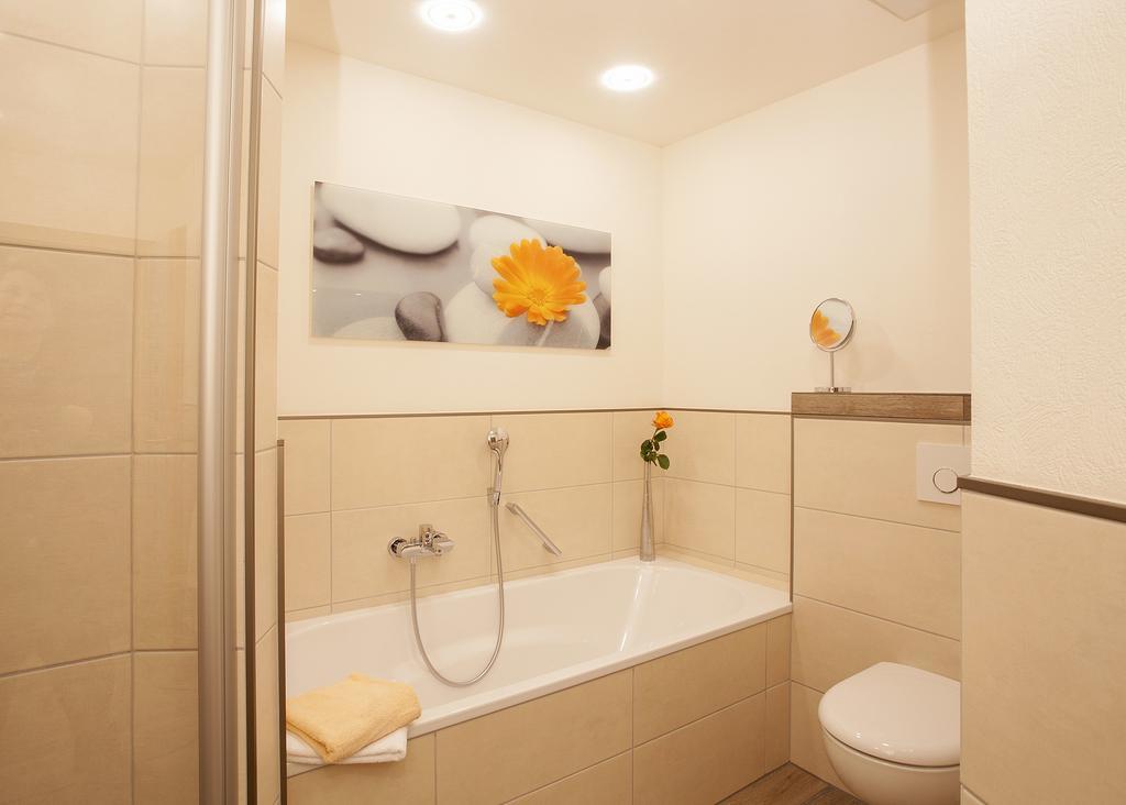 Hotel & Ferienappartements Edelweiss ヴィリンゲン エクステリア 写真