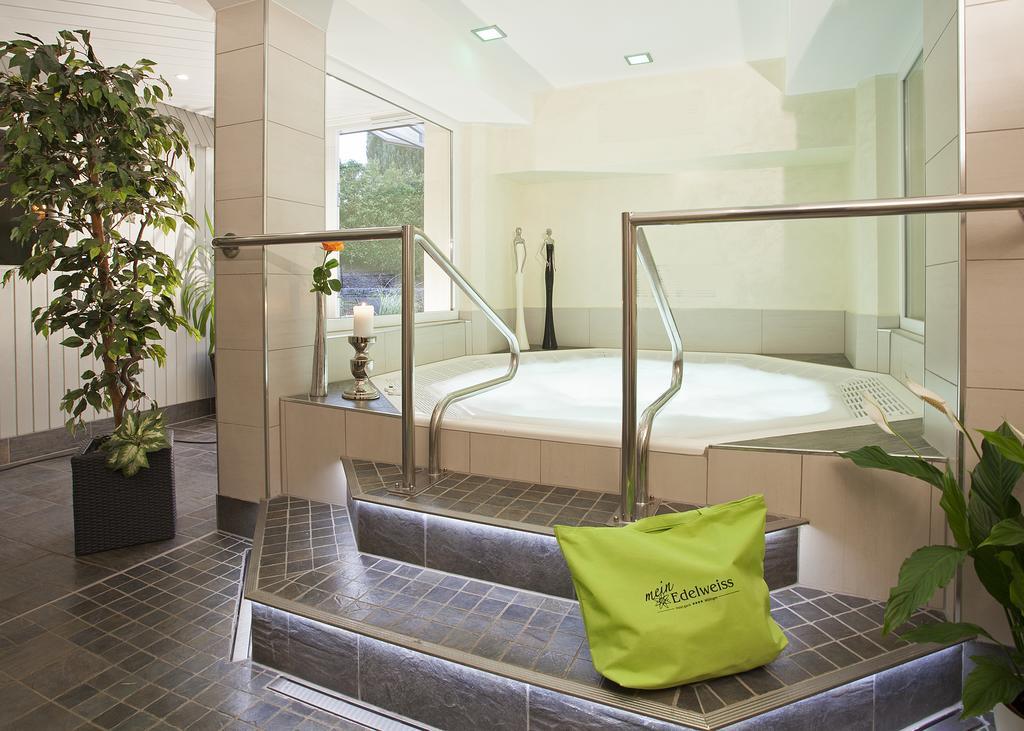 Hotel & Ferienappartements Edelweiss ヴィリンゲン エクステリア 写真