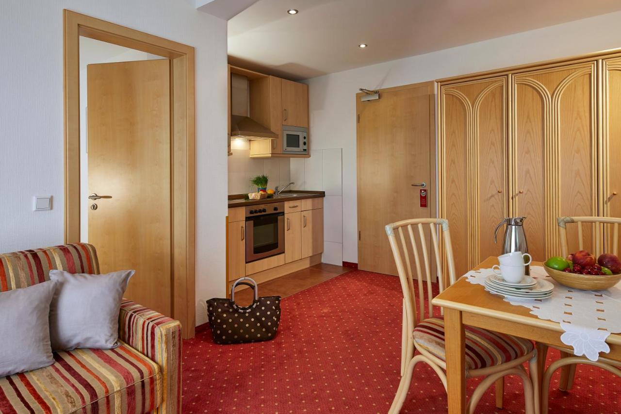 Hotel & Ferienappartements Edelweiss ヴィリンゲン エクステリア 写真