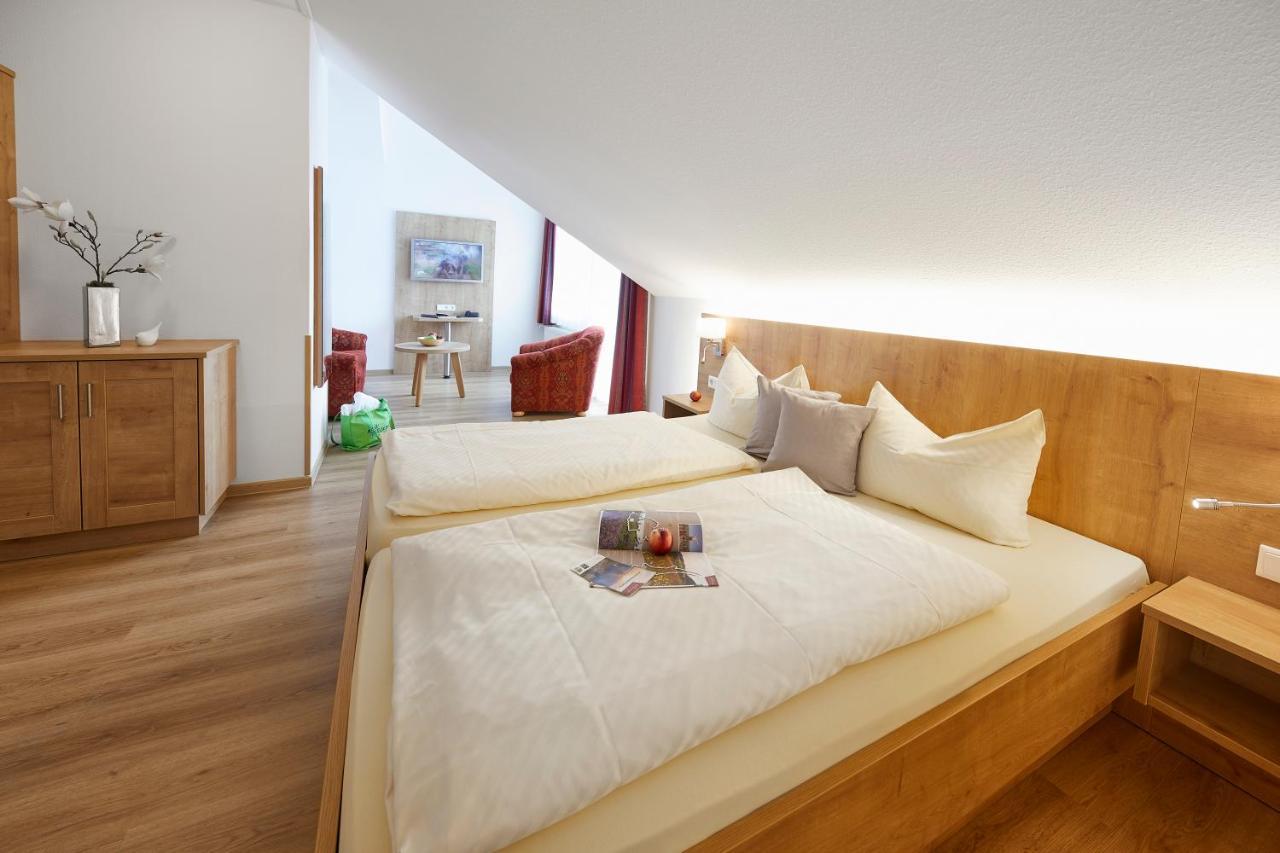 Hotel & Ferienappartements Edelweiss ヴィリンゲン エクステリア 写真